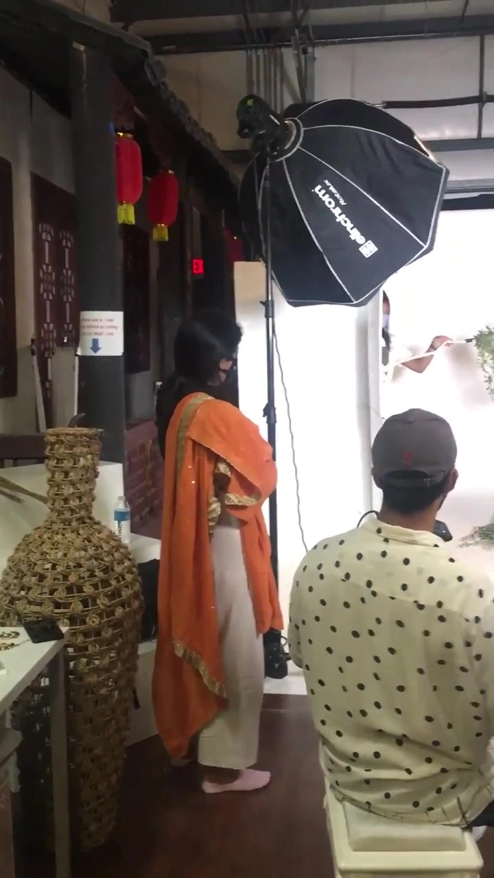 Crew build, softbox in place
